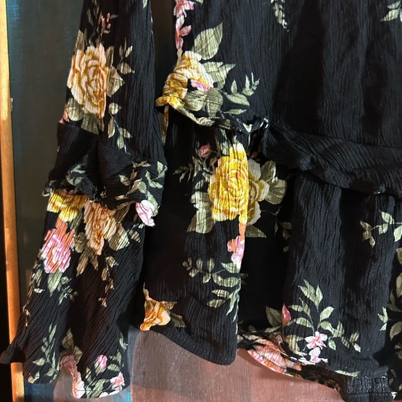 American Eagle Outfitters Boho Black Floral Top Size Small - Picture 15 of 16